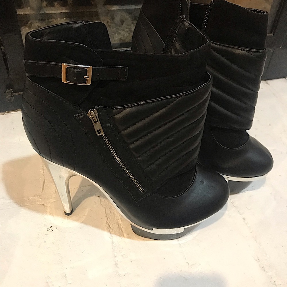 Black and chrome platform heel